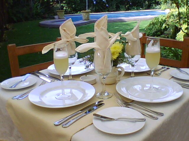 Por esto hemos ido al rescate de esas fiestas y preparaciones tradicionales, a las que le hemos incorporado un toque gourmet que le entrega una categoría distinta a sus celebraciones.