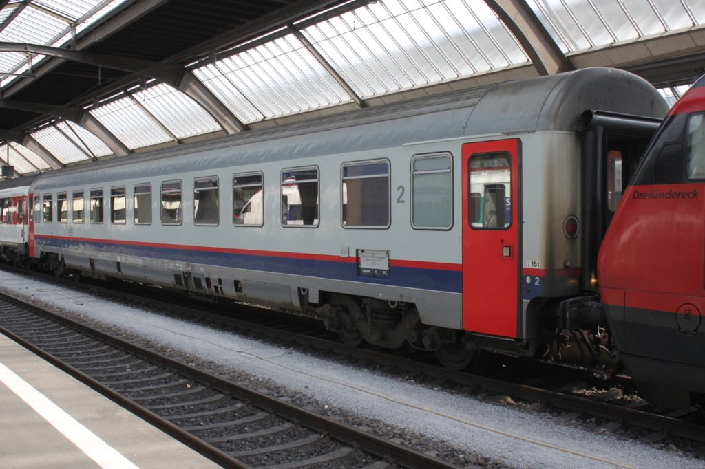 Xe Máy Điện Yadea M6I Hành Trình Khám Phá Điều Kỳ Diệu