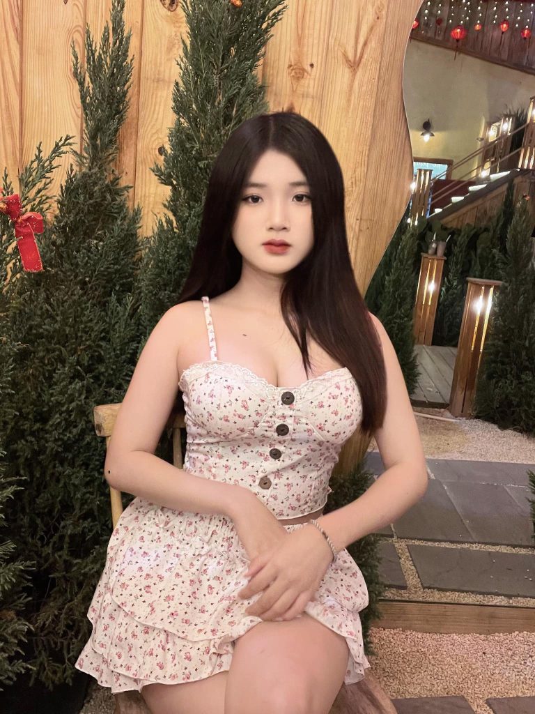 Vẻ Đẹp Tiềm Ẩn Khám Phá Những Nét Quyến Rũ Khó Cưỡng Trong Ảnh Gái Xinh Mông Tô