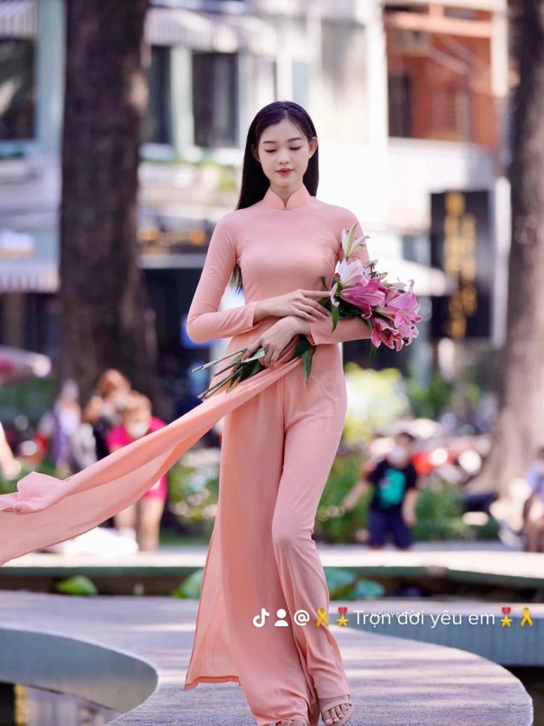 Gái Đẹp Khoe Thân Hiểu Đúng Và Nhìn Nhận Toàn Diện Về Hình Mẫu Hiện Đại Tại Việt Nam